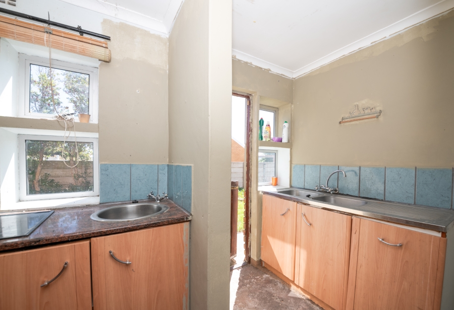 6 Bedroom Property for Sale in Pringle Bay Western Cape